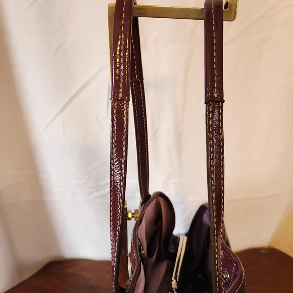 Spotless deep plum "Nora" Kisslock in patent leather. - Picture 11 of 11